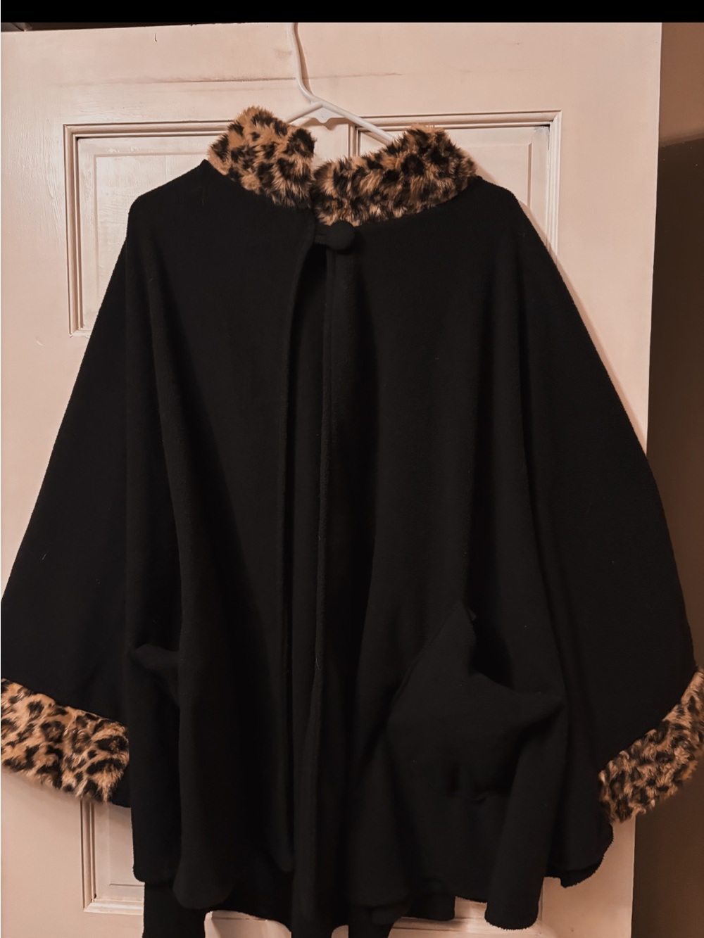Moda Black Cape with Leopard-Print Faux Fur Trim